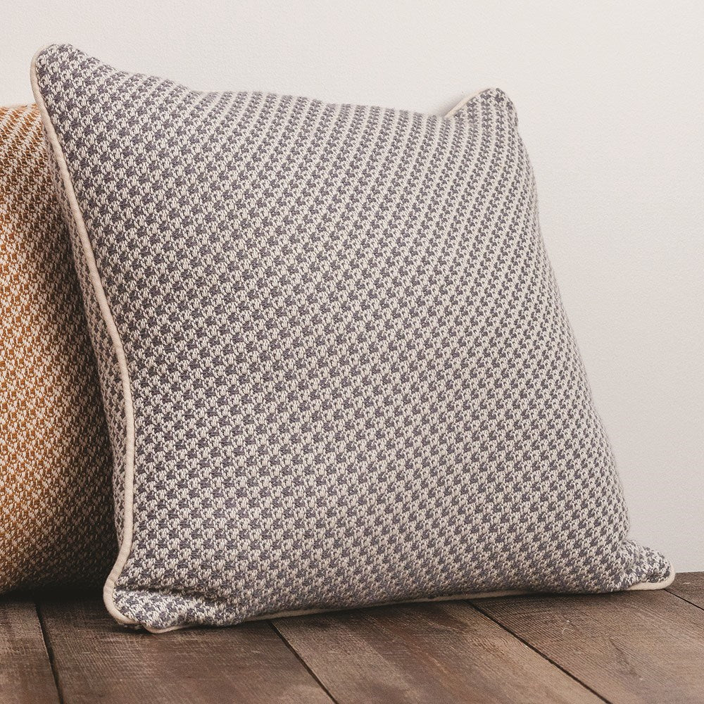 Pillow-Grey/White-Mini Box (21" x 21")